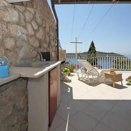 Golden Stream Apartment